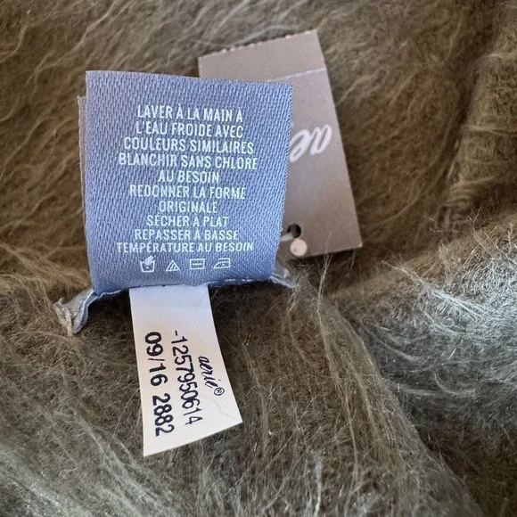 Aerie Cozy Olive Green Shawl/Large Scarf/Wrap - Picture 5 of 5